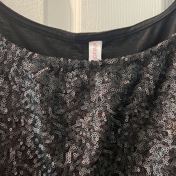 Short sleeve matte sequined top from Xhilaration size XL - Picture 2 of 7
